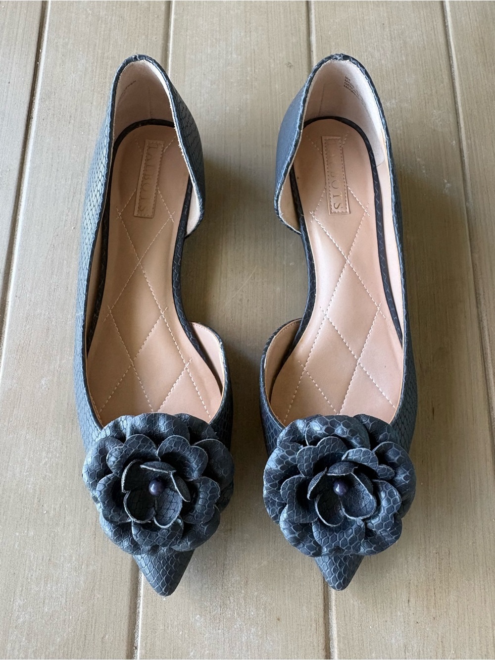 NWOT Women’s Talbots Navy Blue Pointed-Toe Floral Flats - SIZE 9